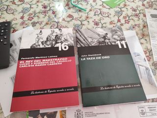 Dos libros de la colección La historia de España
