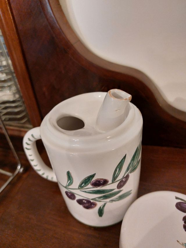 Oliera in ceramica dipinta a mano