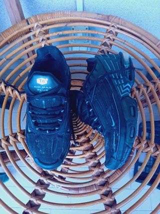 Tn Air Max Plus 3 negras de segunda mano por 15 EUR en La Spezia en WALLAPOP