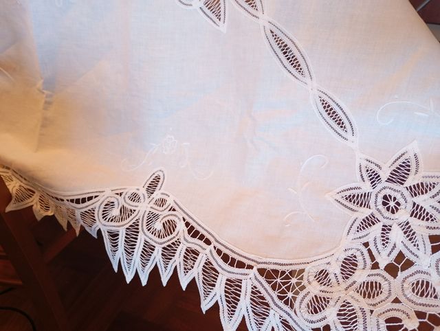 Tovaglia ricamata e 6 tovaglioli