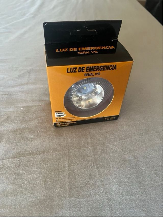 LUZ DE EMERGENCIA V-16 para coches