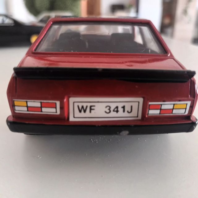 Datsun rojo 160j polistil