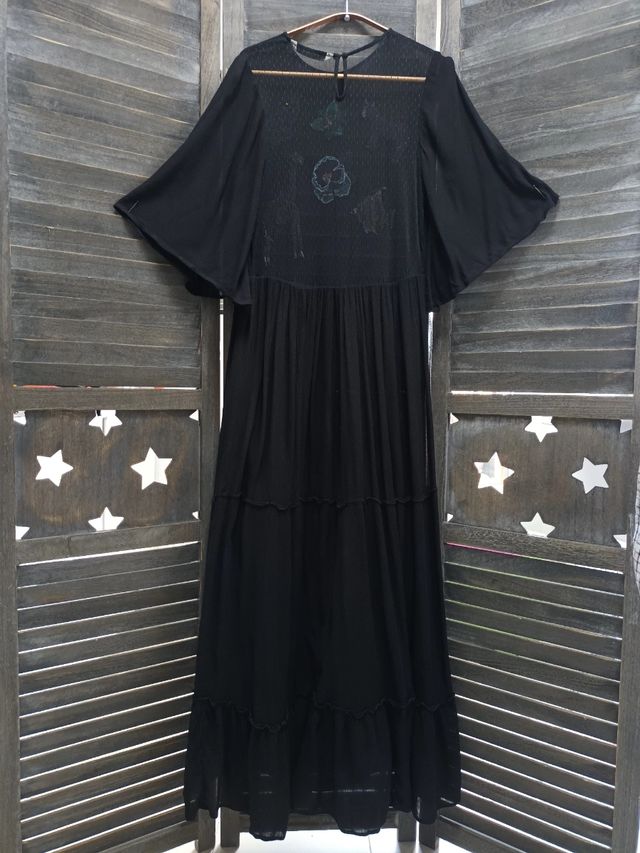 Vestido bordados 🦓 🐠 ZARA * talla M