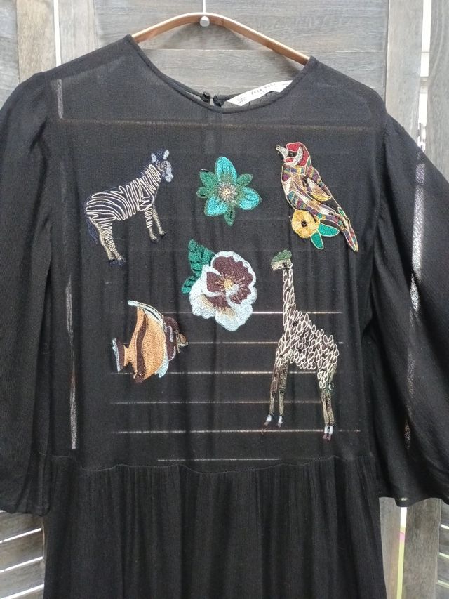 Vestido bordados 🦓 🐠 ZARA * talla M