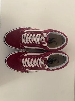 Zapatillas Vans color burdeos