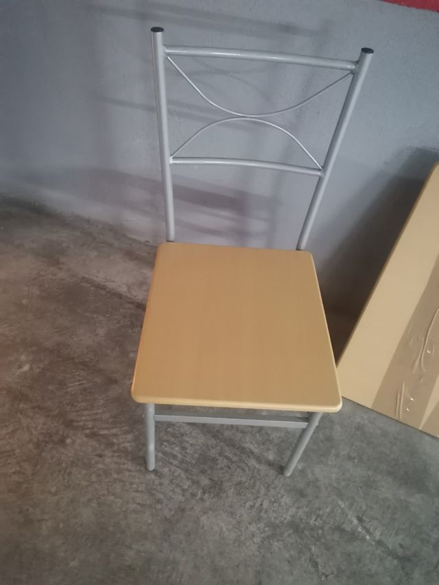 Mesa cocina y cuatro sillas