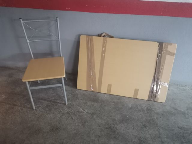 Mesa cocina y cuatro sillas