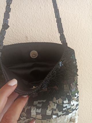 Bolso de fiesta con lentejuelas.