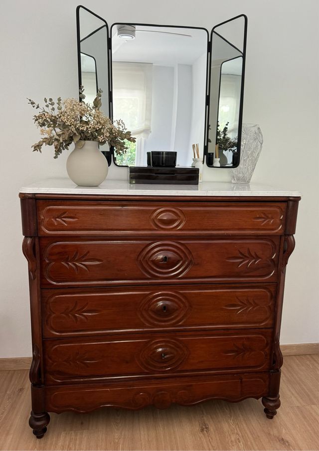 Cómoda de madera rústica