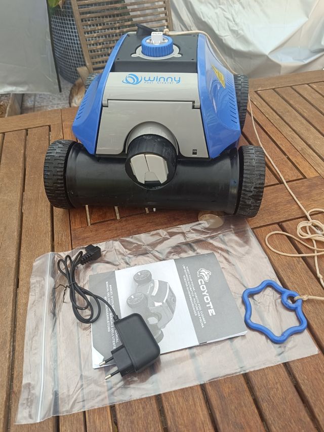 Limpia fondos Eléctrico Coyote recargable