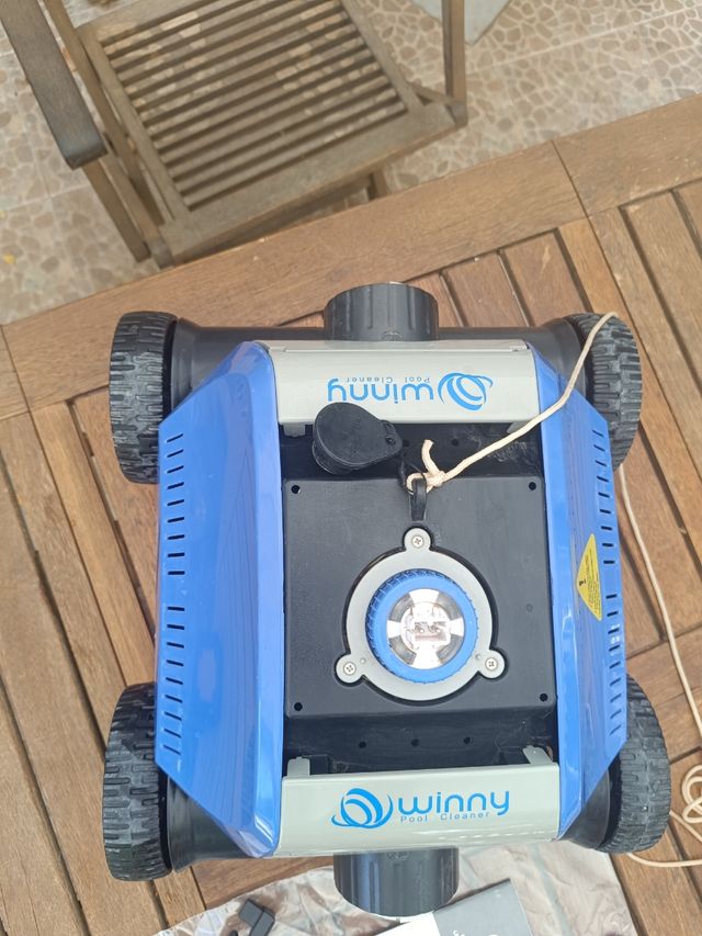 Limpia fondos Eléctrico Coyote recargable