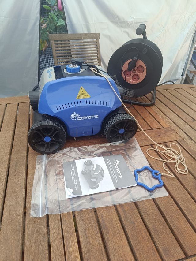 Limpia fondos Eléctrico Coyote recargable