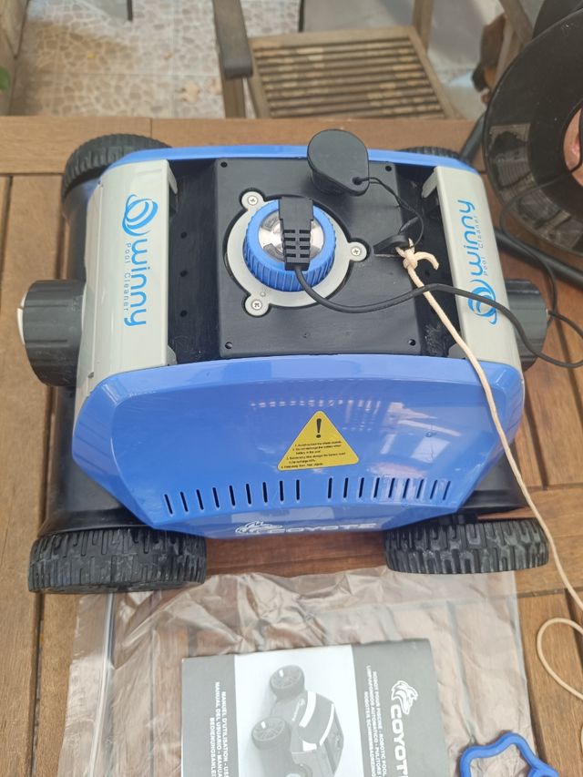 Limpia fondos Eléctrico Coyote recargable
