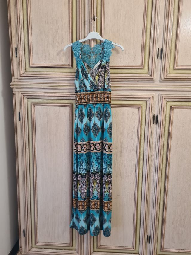 Bellissimo abito stampato e trina