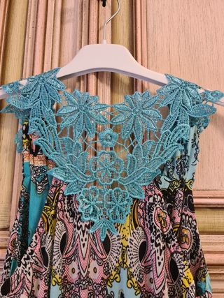 Bellissimo abito stampato e trina