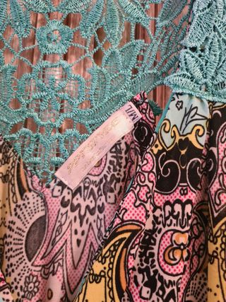 Bellissimo abito stampato e trina