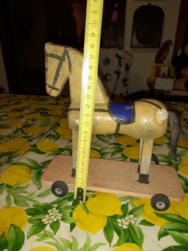 Cavallo antico in legno