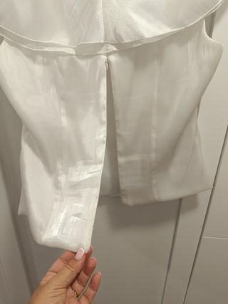 Blusa blanca elegante para boda o evento