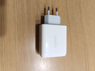 Caricabatterie a ricarica rapida da 18 W. Con due porte USB