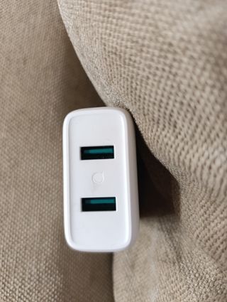 Caricabatterie a ricarica rapida da 18 W. Con due porte USB