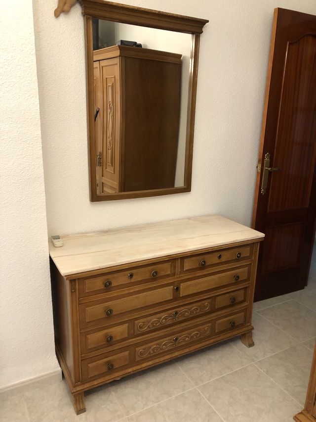 Muebles dormitorio antiguo madera maciza. Lucena.