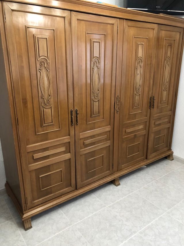 Muebles dormitorio antiguo madera maciza. Lucena.