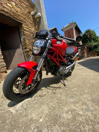 Ducati Monster 696