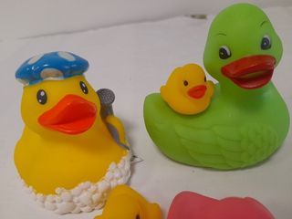 Patitos y patos de goma para bebes