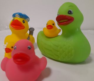 Patitos y patos de goma para bebes
