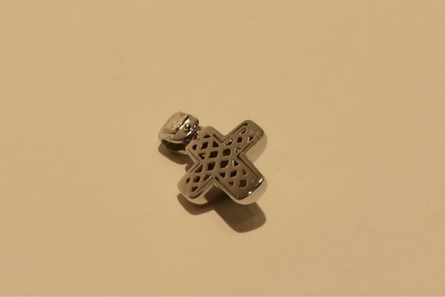 CRUZ DE ORO BLANCO 18K/ 4.1Gr