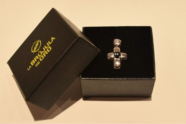 CRUZ DE ORO BLANCO 18K/ 4.1Gr