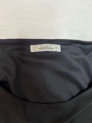 Vestido negro con falda de pedrería