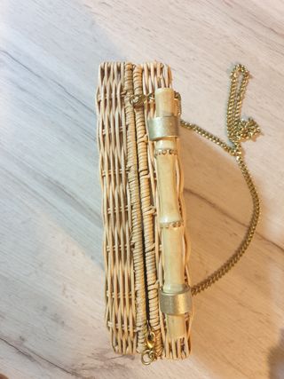 Bolso mimbre de Zara