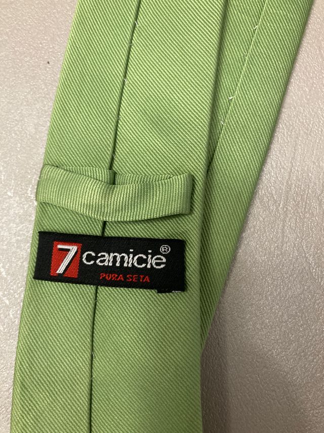 cravatta in seta colore verde smeraldo