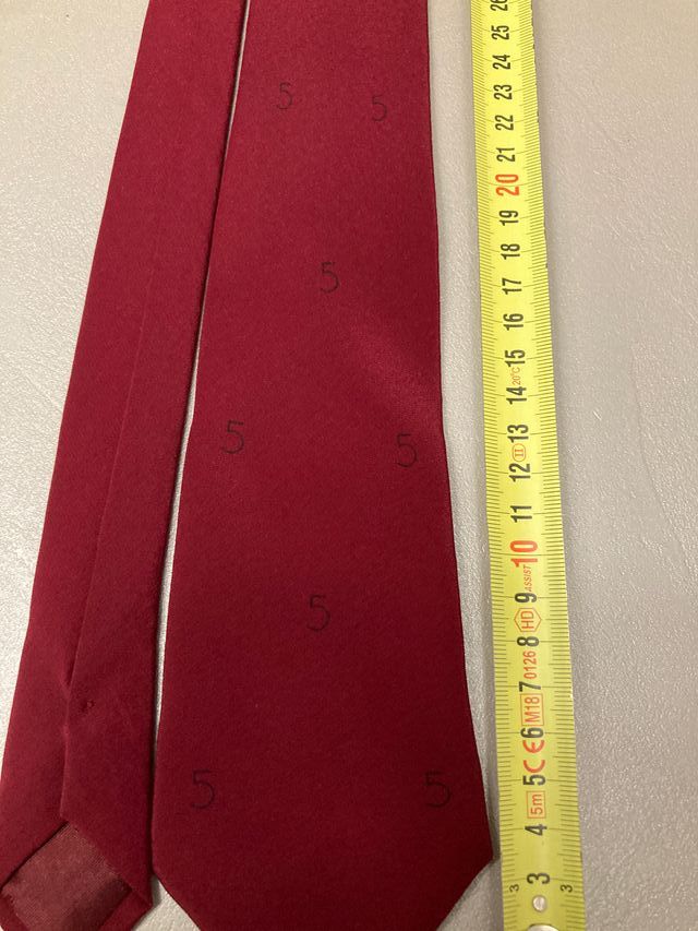 cravatta in seta colore rosso scuro