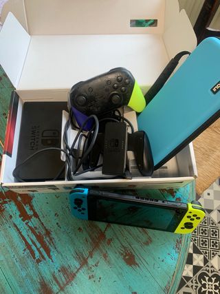 Nintendo Switch + mando pro y funda