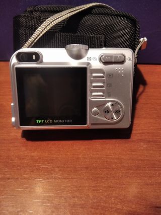 Cámara de fotos digital Netway con funda