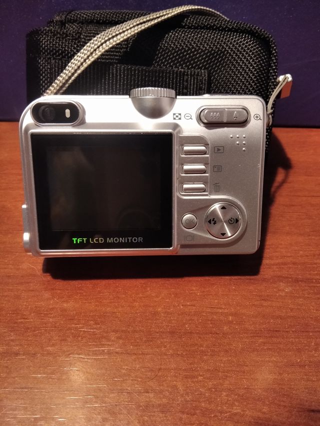 Cámara de fotos digital Netway con funda