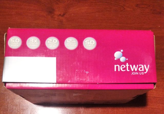 Cámara de fotos digital Netway con funda