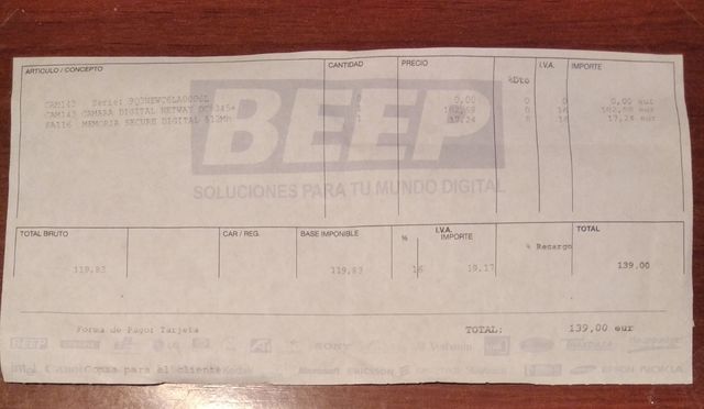 Cámara de fotos digital Netway con funda