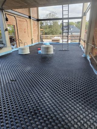 aerotermia con suelo radiante y fancoil