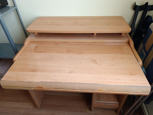 Mesa de ordenador extensible