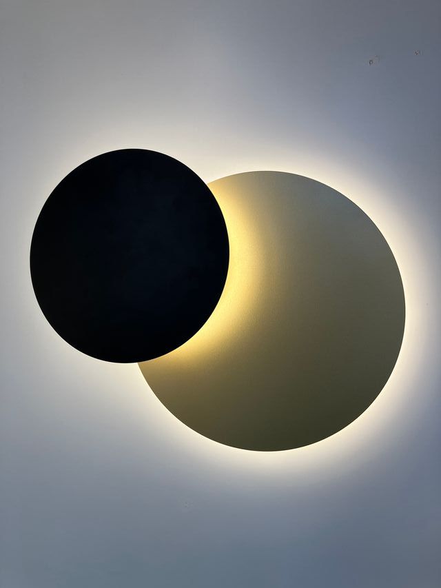 Lampada parete oro/nero Led effetto "eclisse"