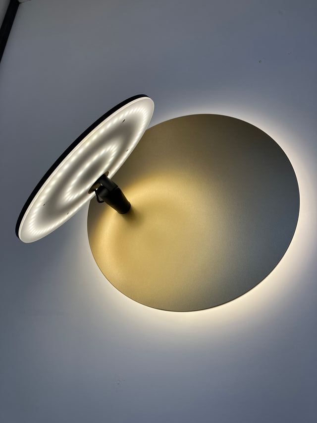 Lampada parete oro/nero Led effetto "eclisse"