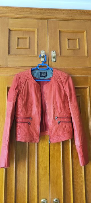 Chaqueta de piel roja
