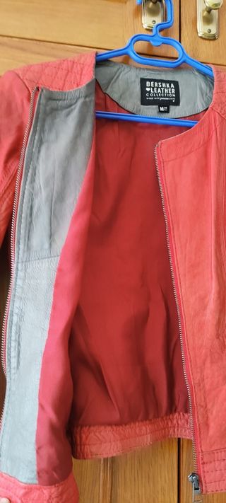 Chaqueta de piel roja
