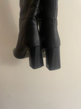 Botas altas de piel mosqueteras