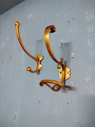 ÚLTIMO PRECIO Perchero de pared de bronce años 60-