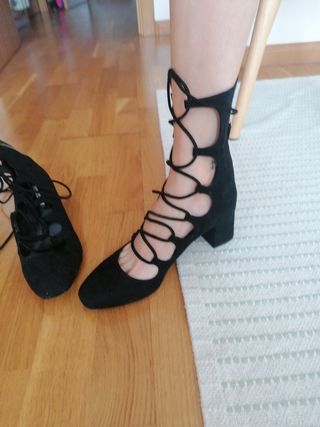 Zapato negro Zara