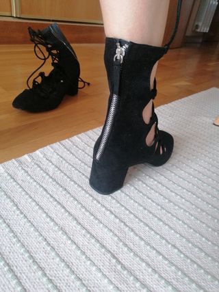 Zapato negro Zara